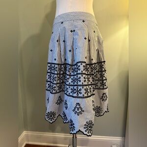 Talbots - Women’s Pleated Skirt w/ Black Embroidery Scalloped Hem - 6 Petite